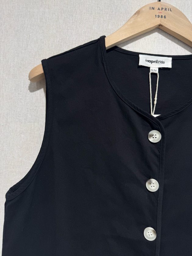 IN APRIL GILET – Image 3